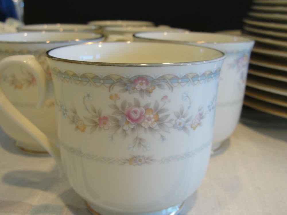 NORITAKE LINDA 6 - 5 SETTING 30 PIECES