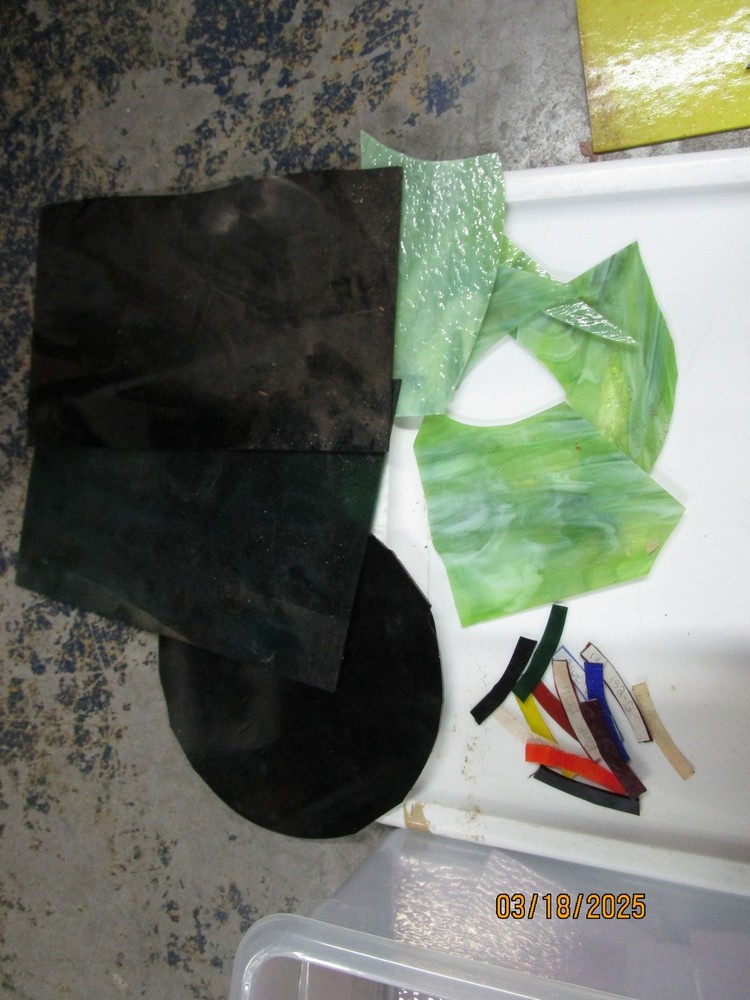 25lbd Stained & Cear Glass Lot