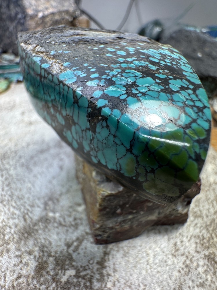 Hubei turquoise stabilized great cloud mountain solid spiderweb nugget