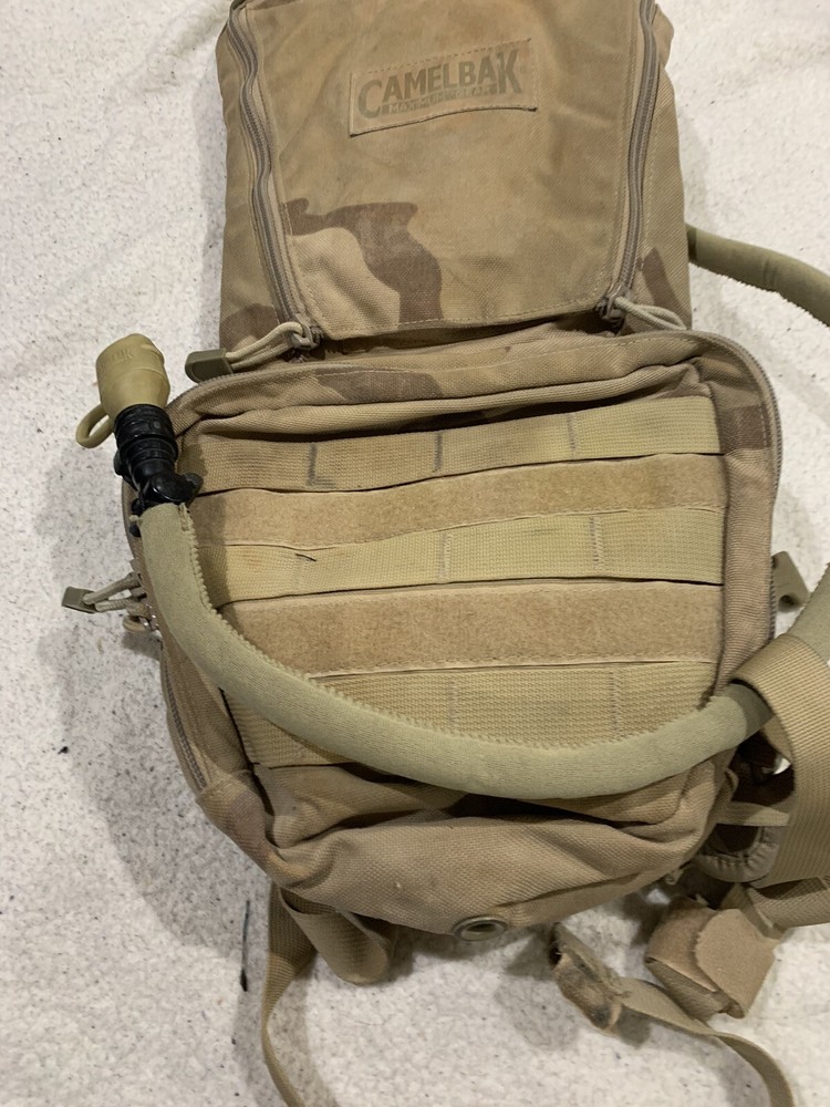 Camelbak Desert Camouflage Hydration Pack Backpack Has Bladder