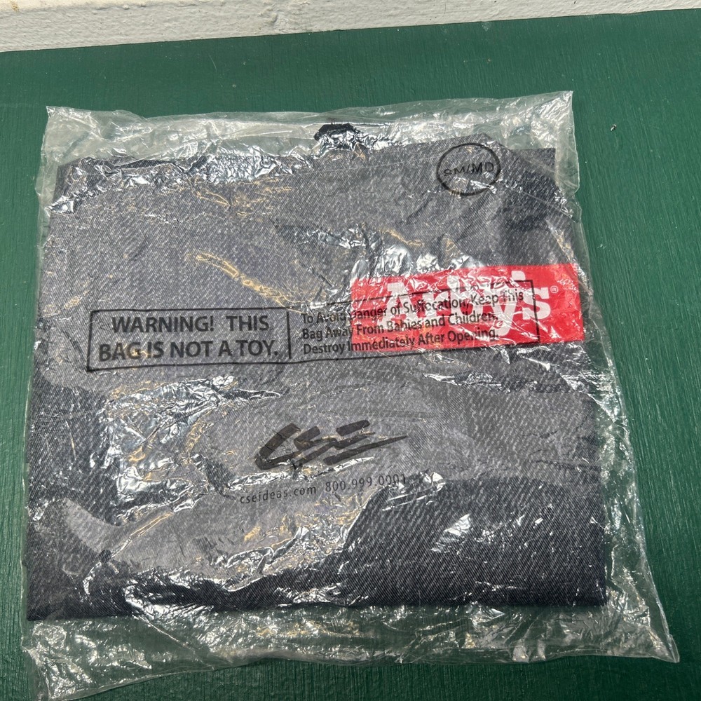 ARBY’S Restaurant Uniform Gray APRON Logo  Patch  Small /Medium