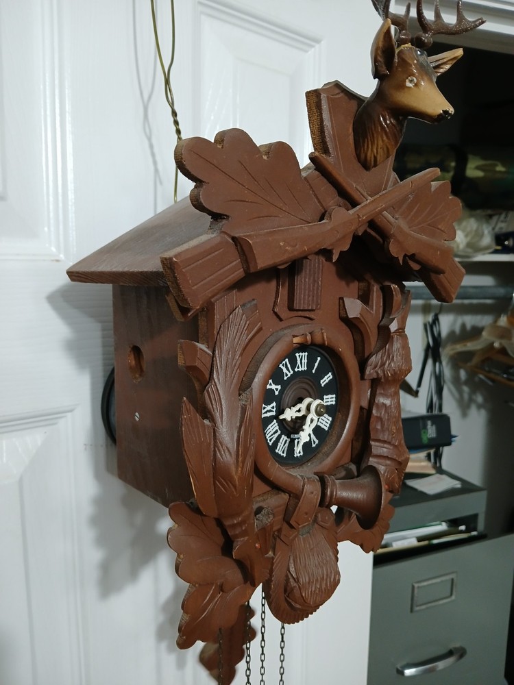 HUNTERS STYLE BLACK FOREST CUCKOO CLOCK WORKING