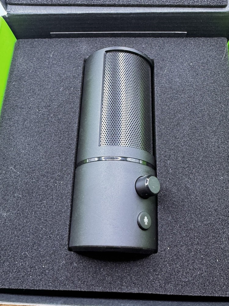 Razer Seiren X Streaming Microphone, Professional Grade BLK