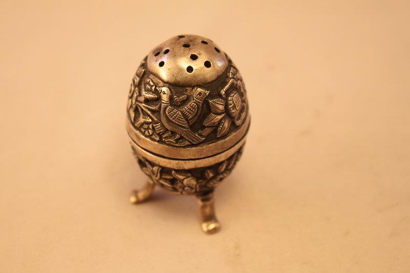 Antique Middle Eastern Repousse Silver Salt Shaker, 19th C. De