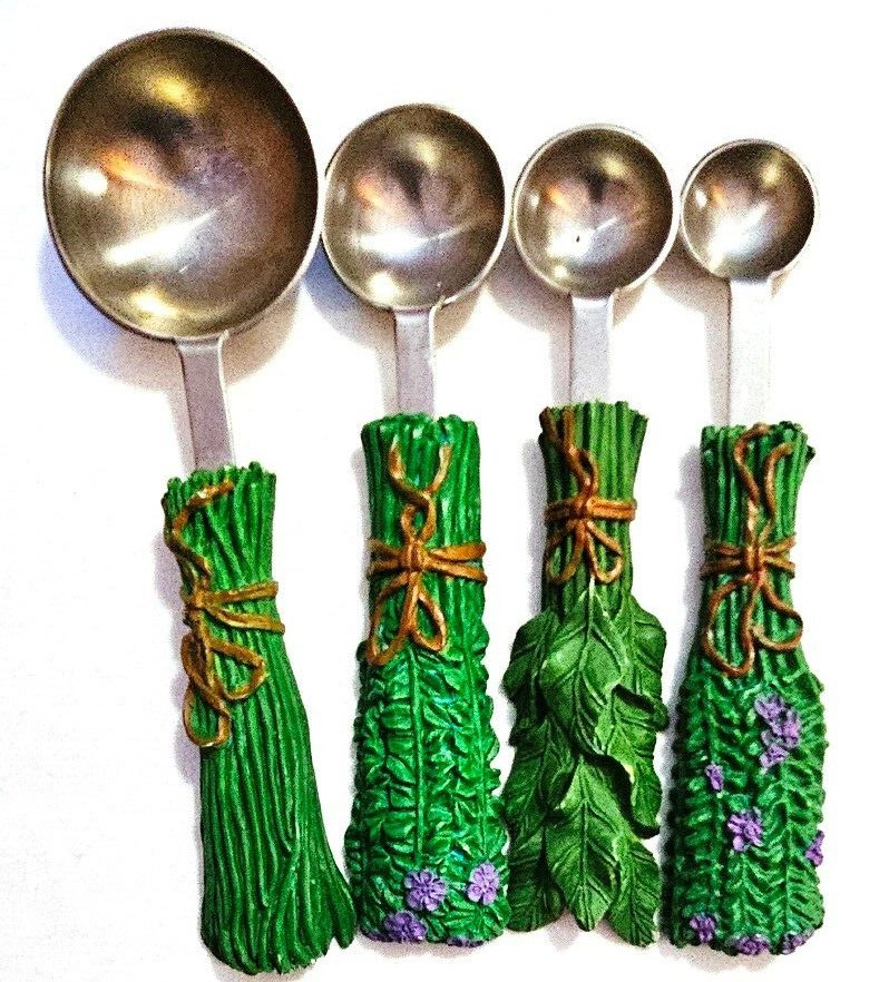 Unusual 4pc Measuring Spoons
