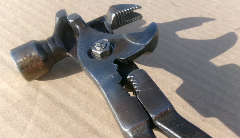 Multi-Tool Hammer, Pliers, Nail Puller 6 in 1