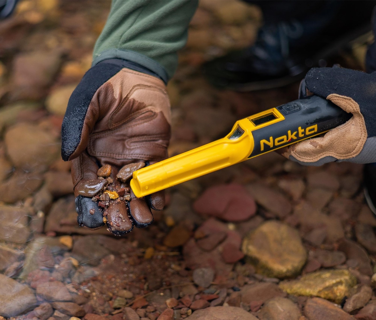 Nokta Score 3 Pro Pack Metal Detector 11000808 + Accupoint Pinpointer + Holster