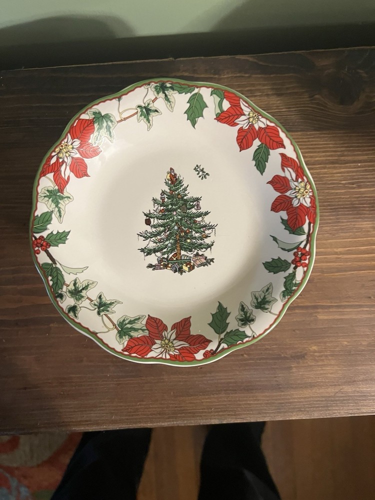 Spode CHRISTMAS TREE 2014 Annual Footed CANDY DISH 7” Diameter 2.75 “ Tall
