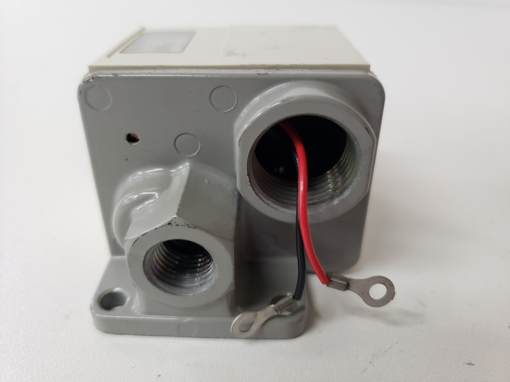UNUSED - SMC IS3000-02L Pressure Switch