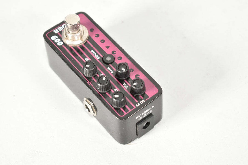 Mooer 009 Blacknight Micro Preamp Pedal