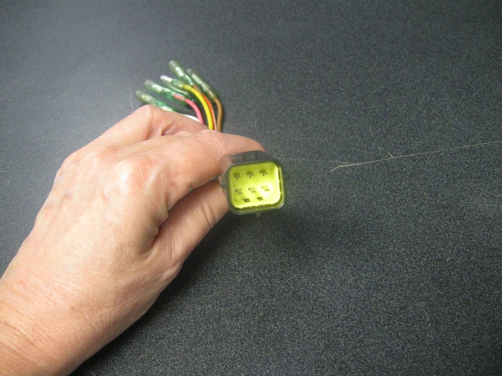 Suzuki Outboard Adapter 6 Pin BIN0364