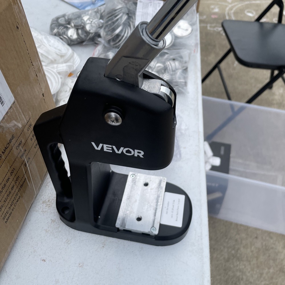VEVOR Button Maker Machine Badge Pin Machine 500 Parts Press Kit OPEN BOX TESTED