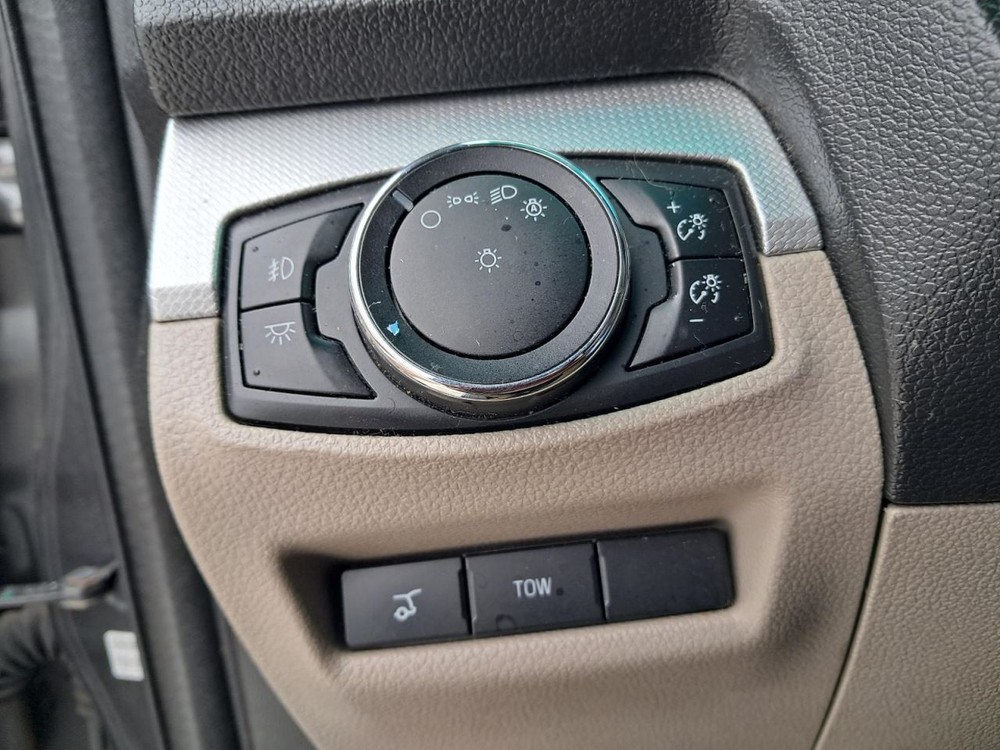 EXPLORER 2015 Glove Box 4956094