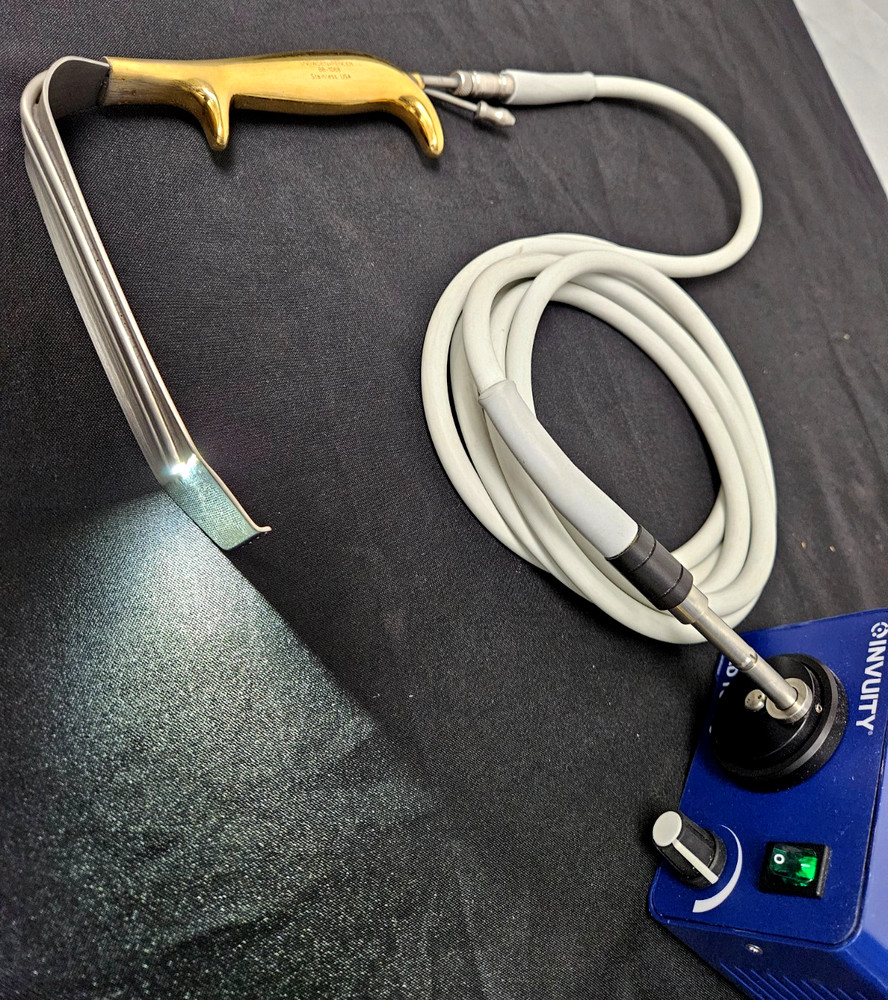 Snowden Pencer breast retractors with LED light source and light cable