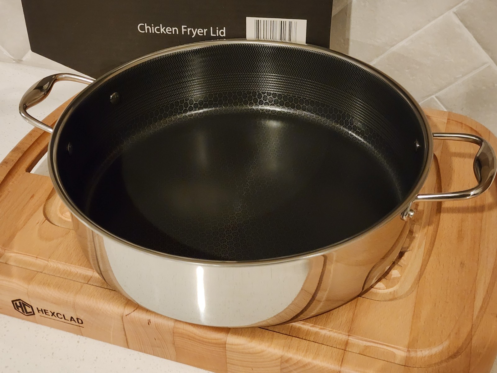 HexClad Hybrid 7-Quart Sauté Pan / Chicken Fryer w/Tempered Glass Lid BRAND NEW!