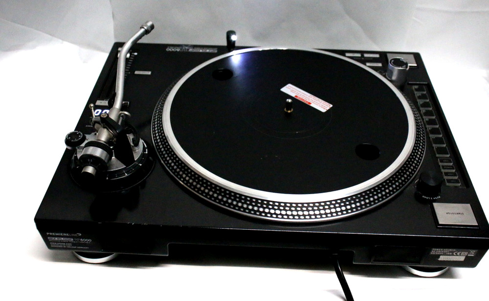 Reloop RP8000 DJ Turntable Upper Torque advanced Hybrid turntable