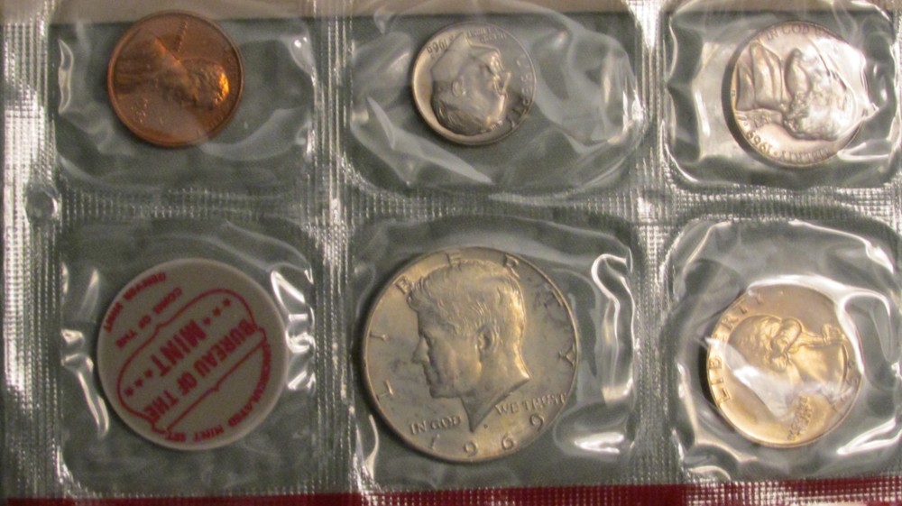 1969-D Uncirculated Mint Set – Denver Coins + Mint Token