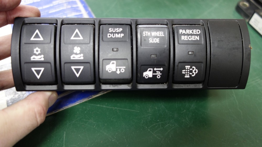 4057689C4 International Navistar 5 Rocker Switch Panel