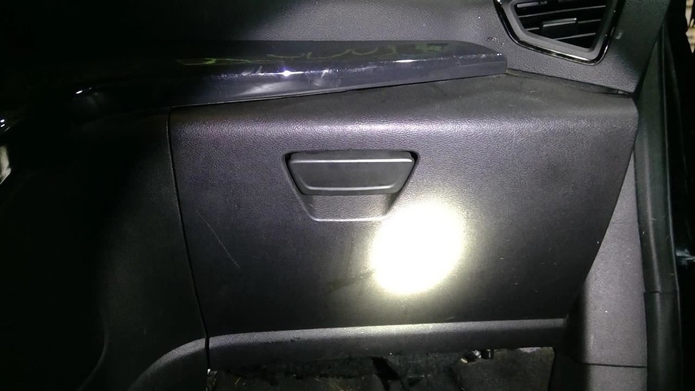 ESCAPE    2015 Glove Box 970209
