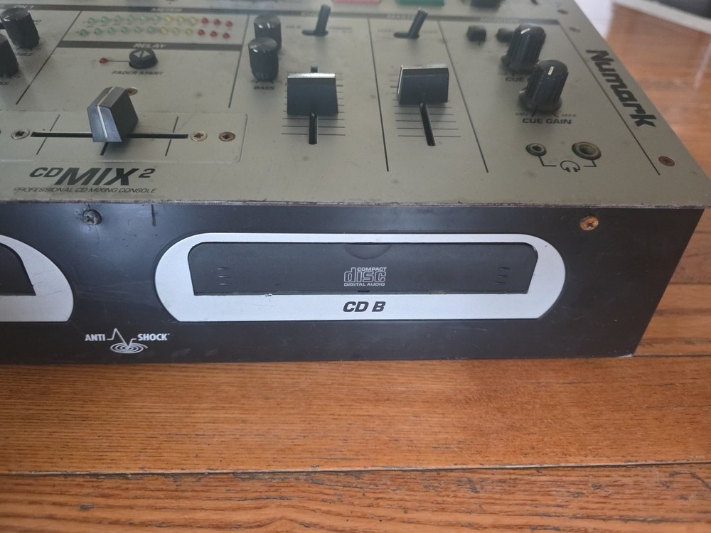 NUMARK CDMIX2 PROFESSIONAL CD MIXING CONSOLE - Untested - Read