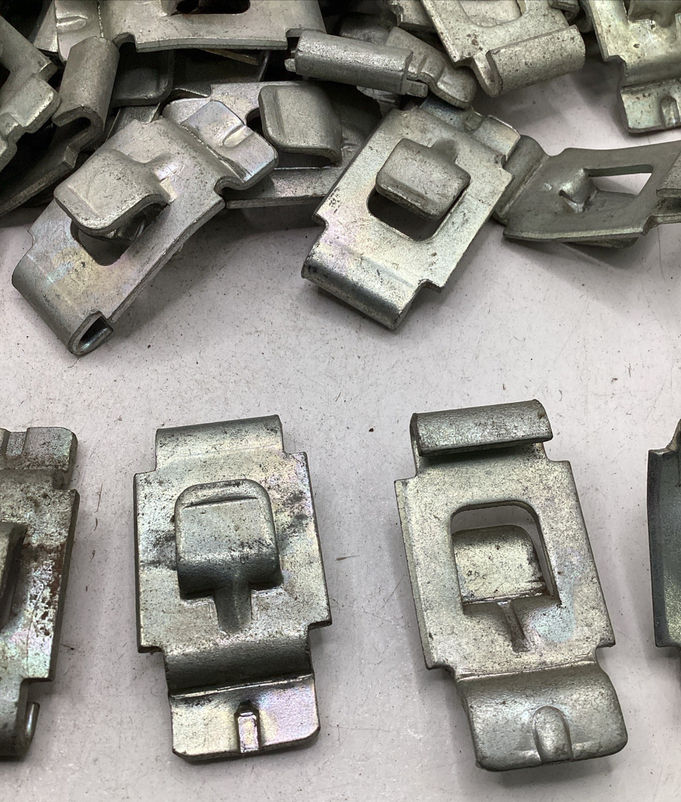 Steel Metal Shelf Clips - Commercial Industrial Shelving (lot of 100)