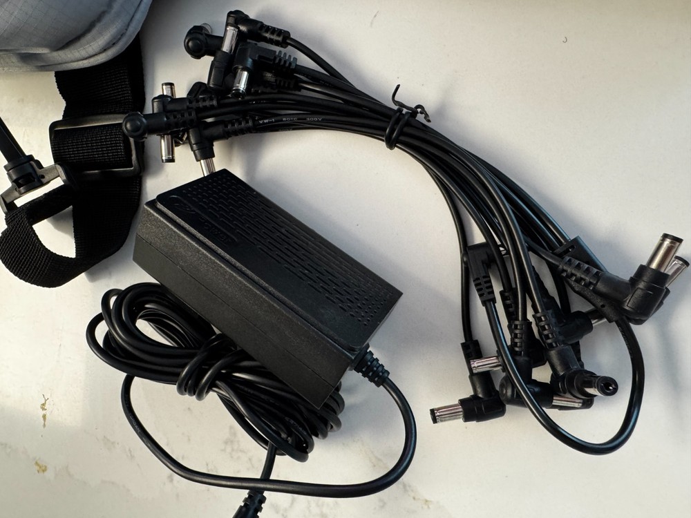 Vango guitar/vocal processor pedal board with case, cables and power supply.