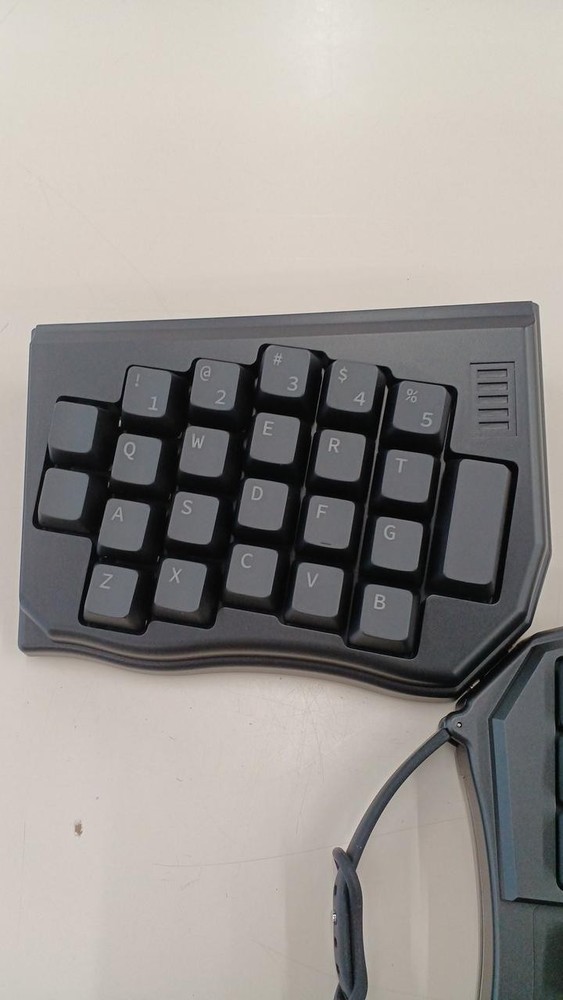 Transformable Keyboard Model GRABSHELL DOTBRAVO