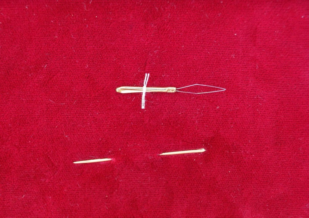 14k SOLID GOLD Sewing needle and threader