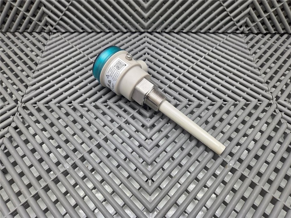 Siemens 7ML5501-0AA30 Level Transmitter CLS100 SS Process Connection