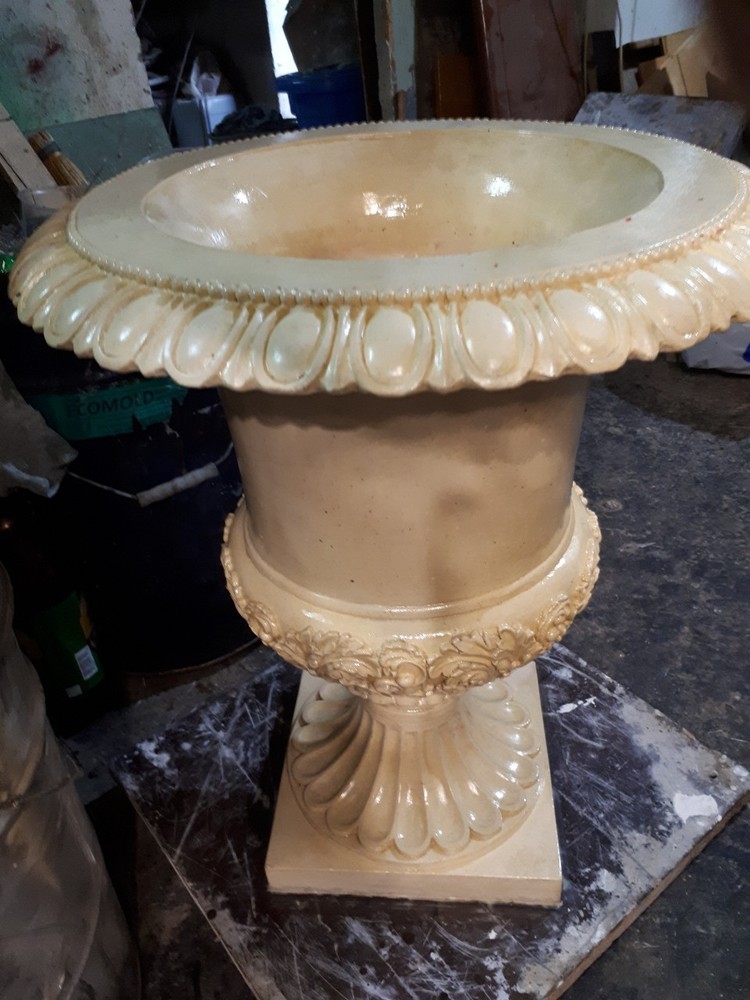 Polyurethane flexible mold with a plastic frame"Lily flower pot"