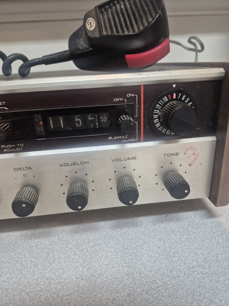 Courier Conqueror II CB Solid State Transceiver TESTED