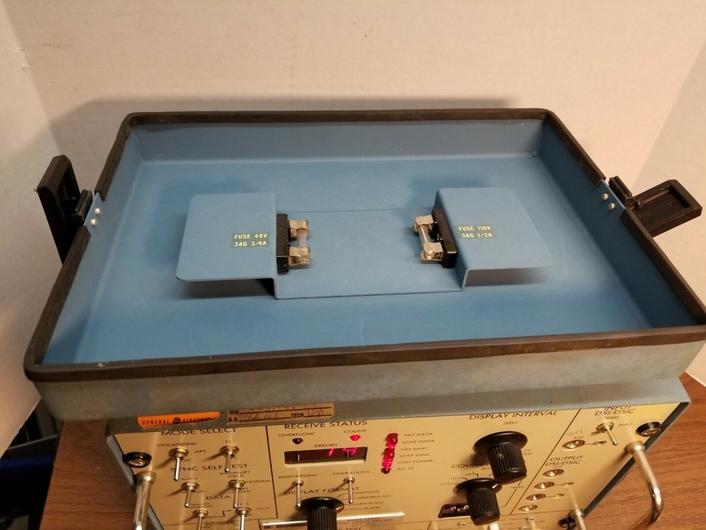 DIGITAL Circuit CARRIER ANALYSIS BOWMAR MODEL 273A TEST SET- Powers On