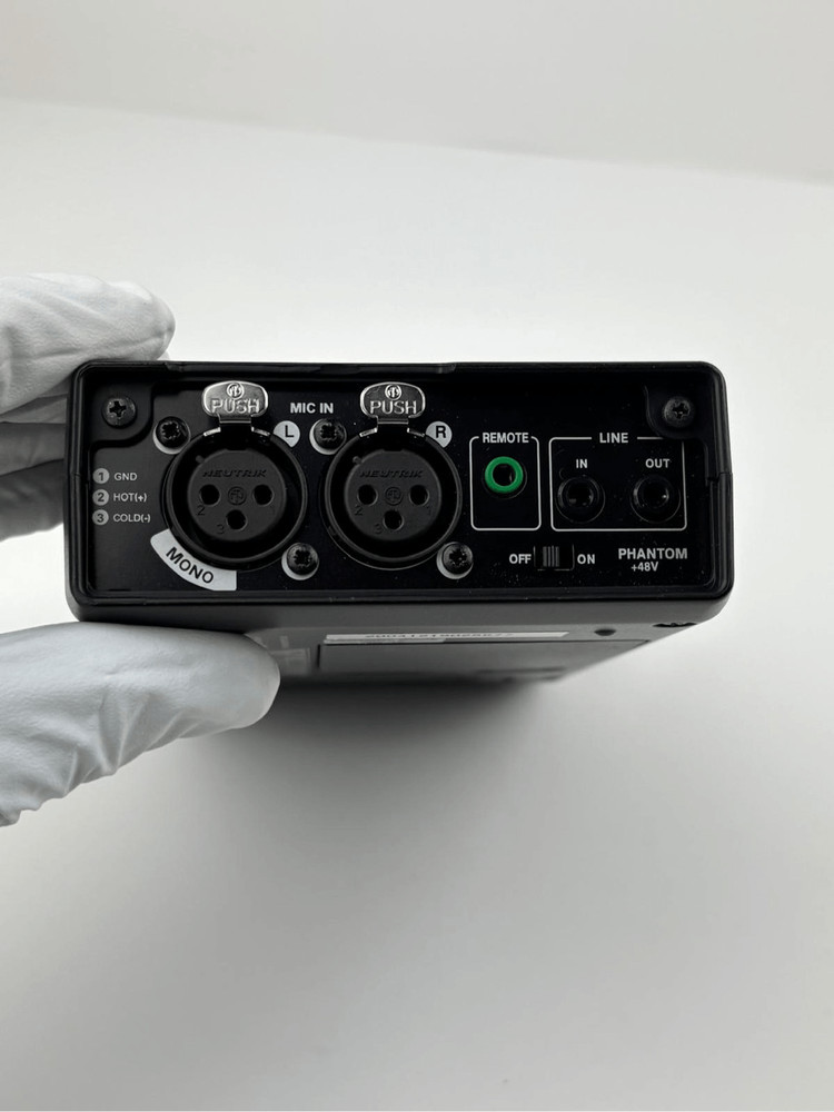 Marantz Professional PMD660 Handheld Solid State Recorder w/ 4 GB Flash Card