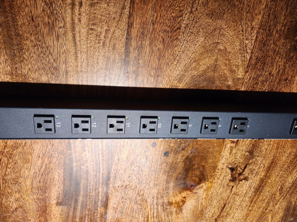 Avocent Cyclades PM-L20A Vertical Rack Mount Remote Control PDU 120V