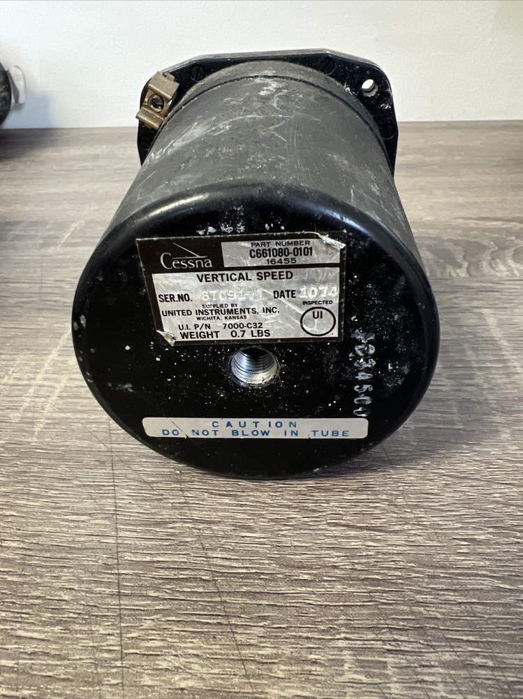 United Instruments, Inc. Vertical Speed Indicator P/N: 7000-C32