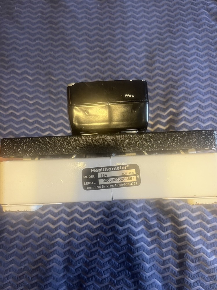 Healthometer model 134 Doctors Scale with adjustable Zero knob and handle