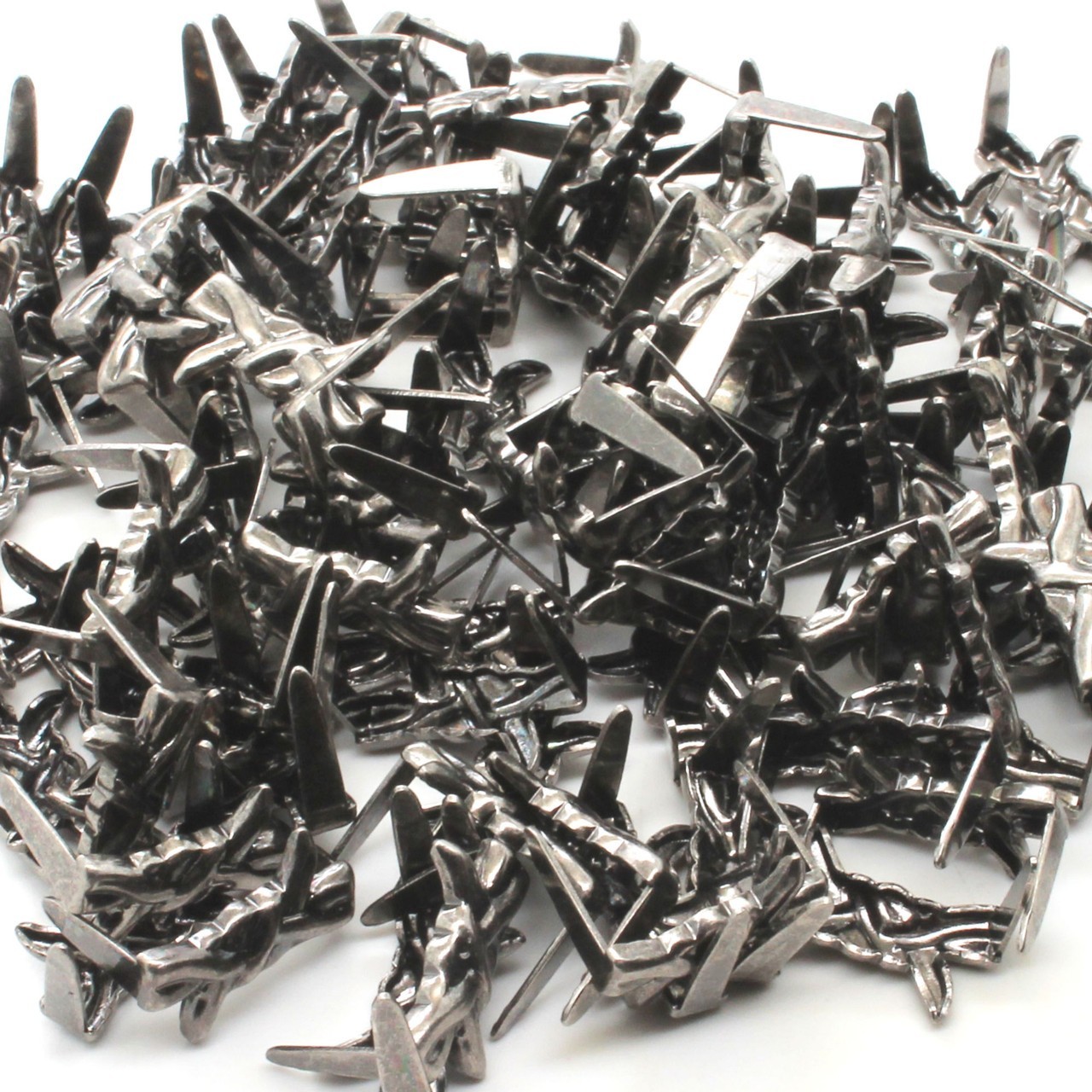 Western Craft (25) ANTIQUE Silver Barbed WIRE SPOTS (25)