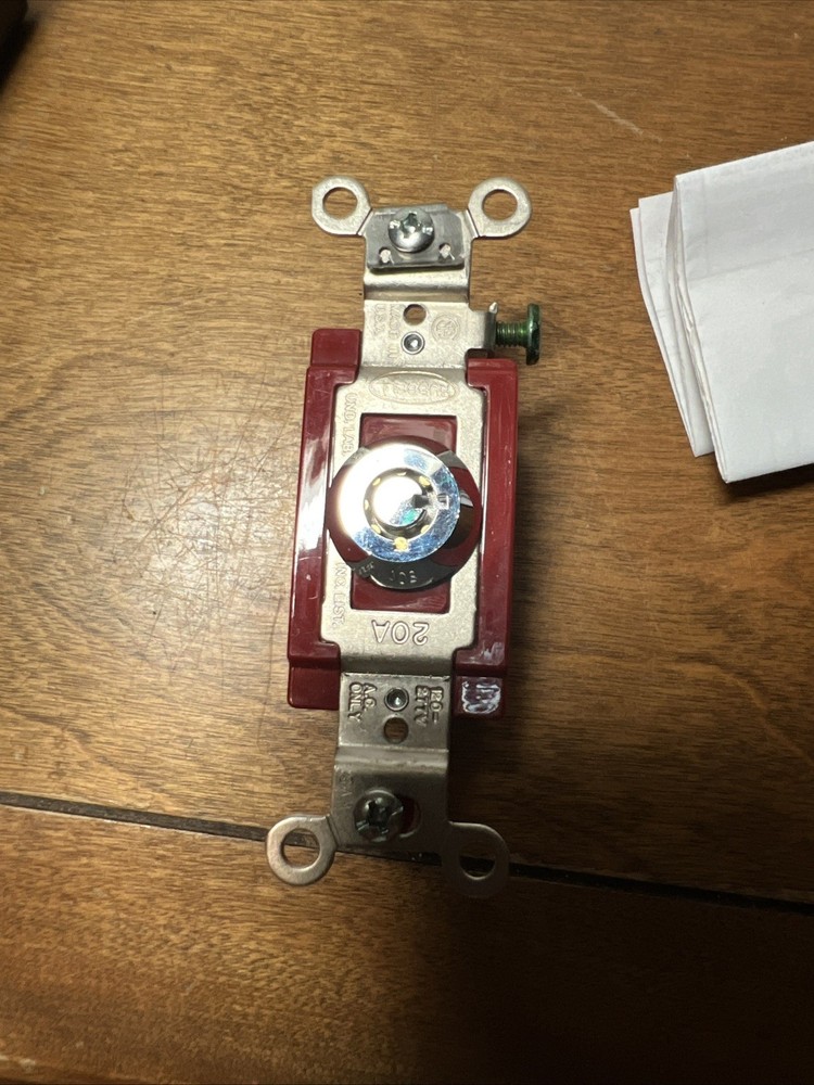 Hubbell PD1943 20-277V AC Locking Switch With 2 Keys