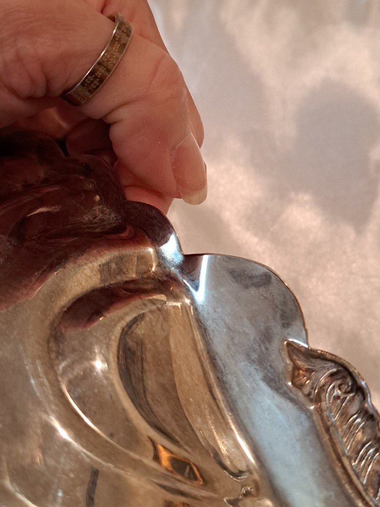 Leonard Silver Silver-plate Clam Shell Shaped Serving Bowl with Candle Holder