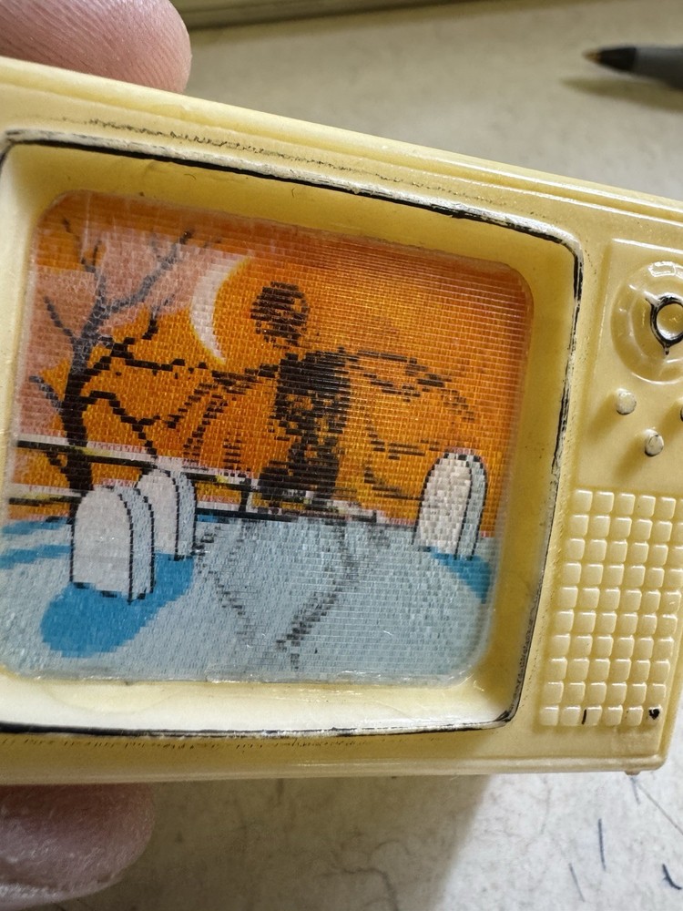 Extremely Rare Wiggle Tv Pencil Sharpener Case Only Graveyard Dancing Skeleton
