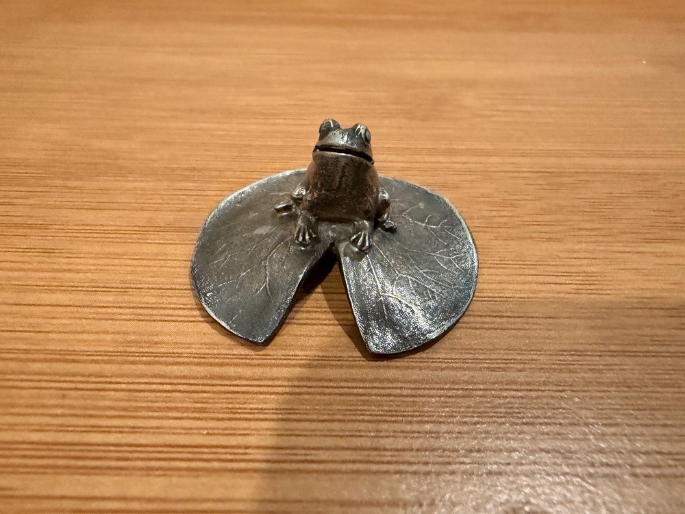 Vintage Antique Reed & Barton Silver Plated Frog on Lilypad Figurine