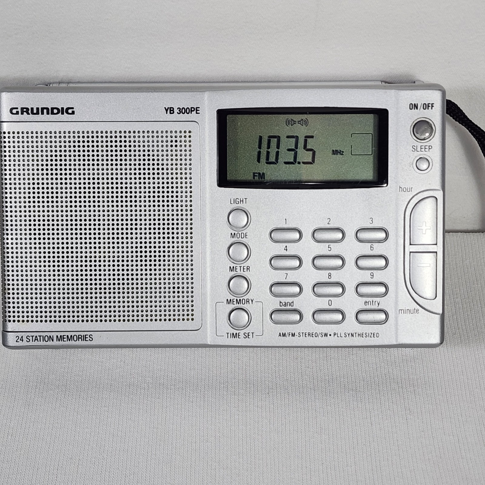 Grundig YB 300PE AM/FM 13 Band SW Shortwave Radio Works