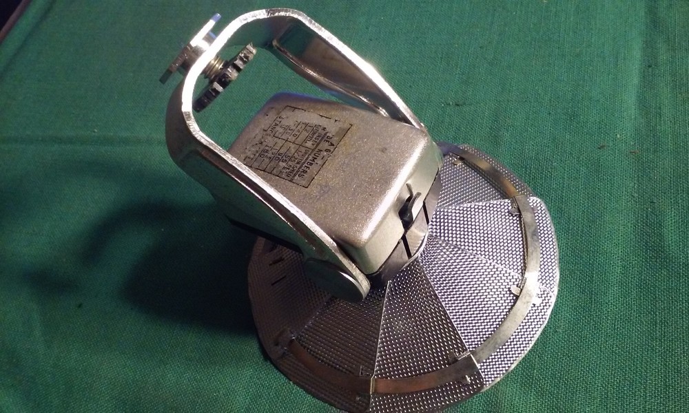 Vintage VOSS Camera Folding Flash Bulb Gun Attachment With Black Vinyl Case