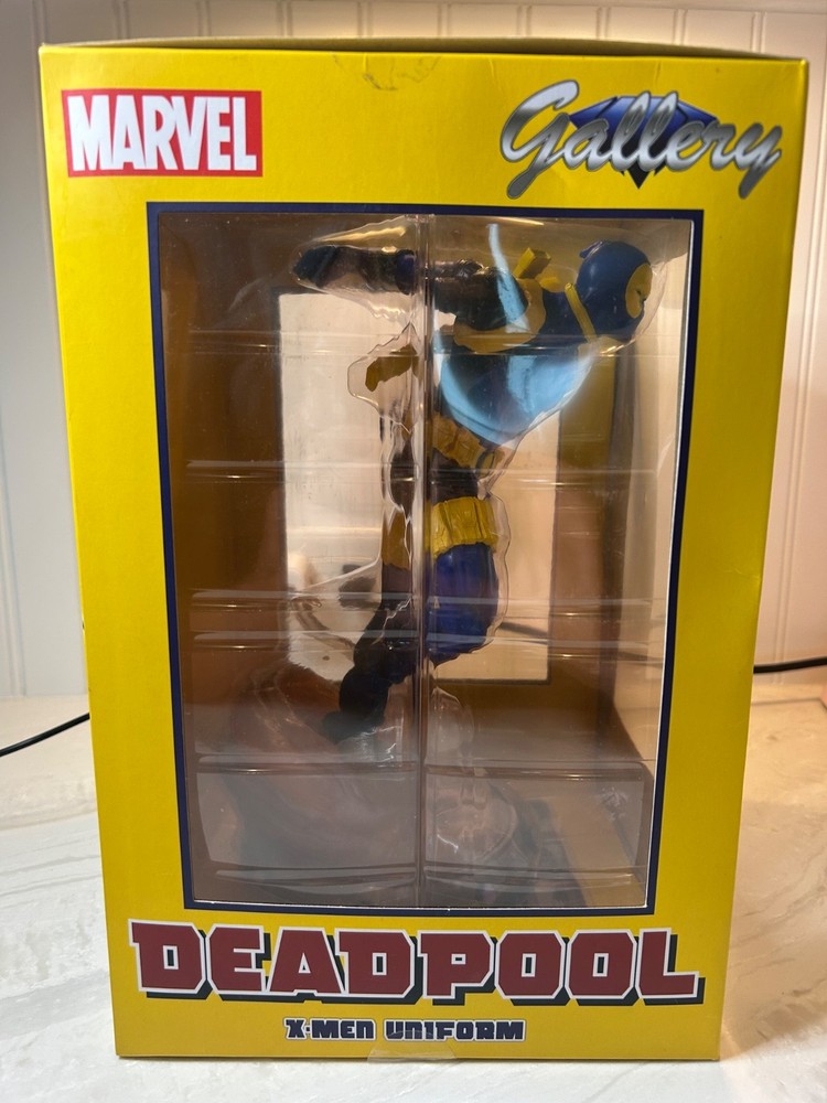 Deadpool X-Men Uniform 2017 SDCC exclusive Sealed