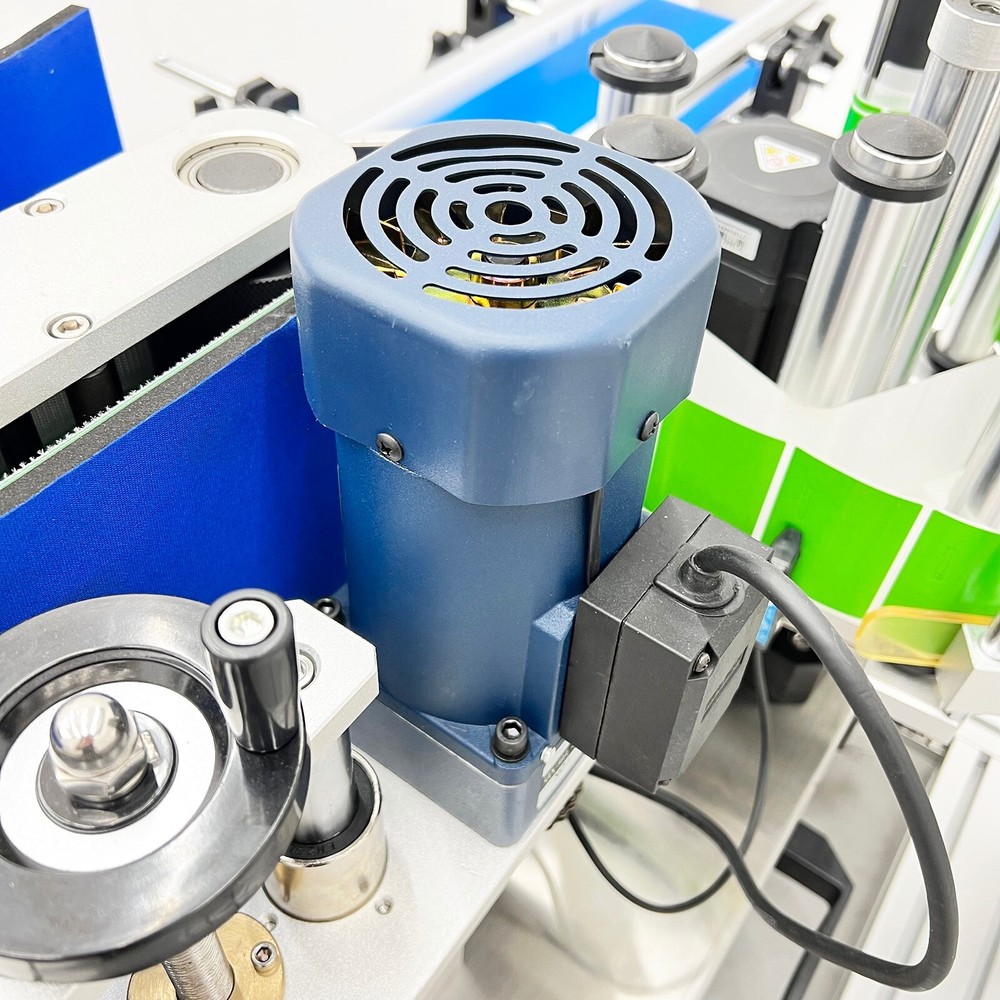 Auto Conveyor Table Round Bottle High Speed Coding & Labeling Machine Labeller