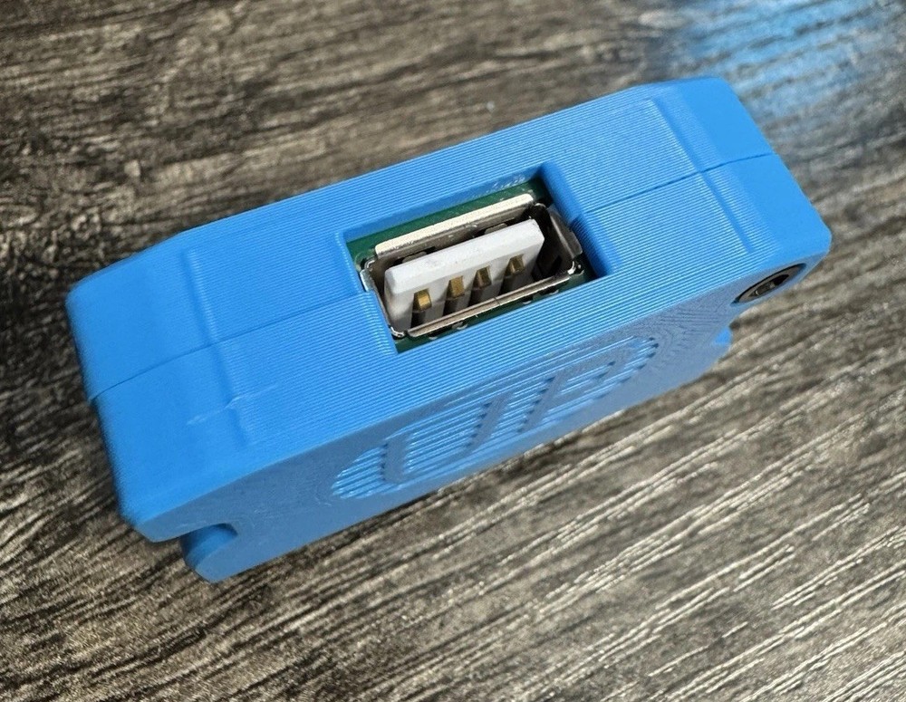 Meatloaf Drive Power Adapter For Commodore 64/128. Use Device’s Normal USB Cable