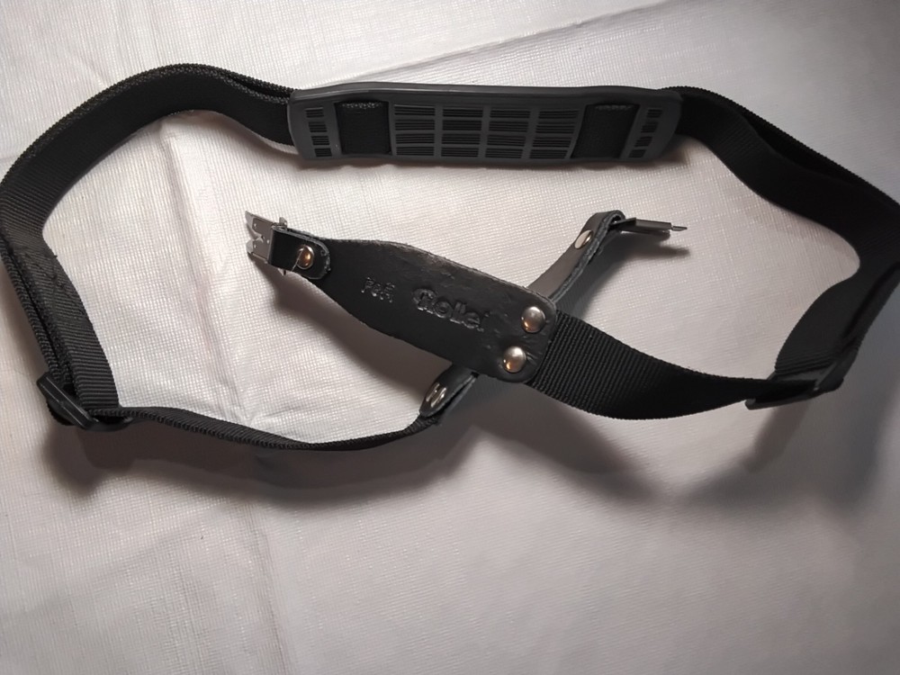 Rollei black nylon neck/shoulder strap. Mint condition