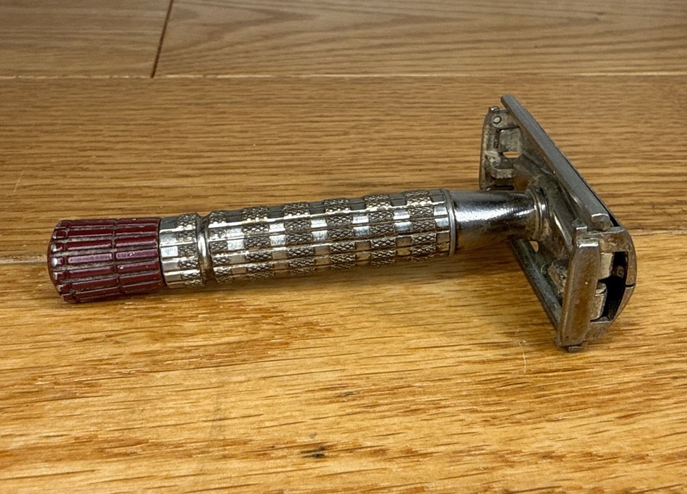 Vtg Gillette Red Tip Safety Razor