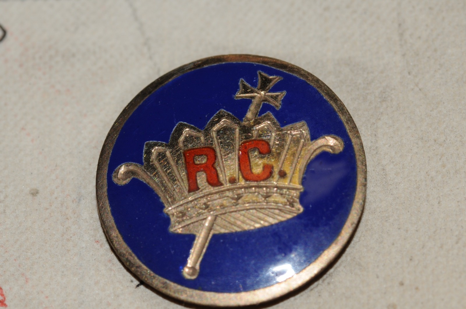 RC Crown Fraternal Organization Lapel Pin Gold Filled 1898 Historical NOS
