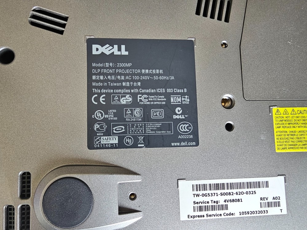 Dell 2300MP DLP Projector with Cables, Remote, and Case